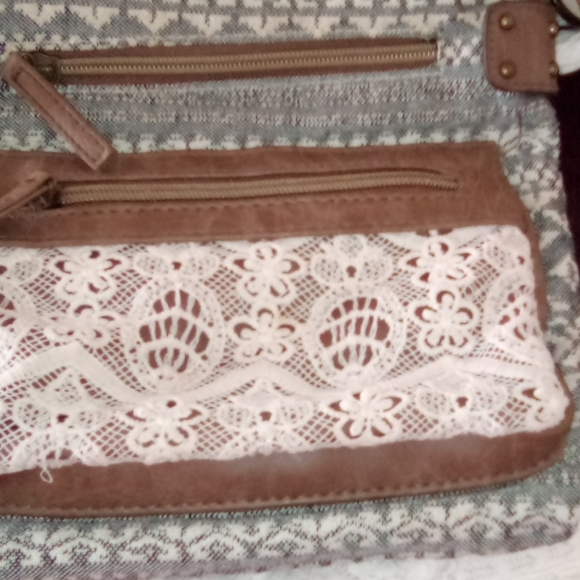 Bundle - Picture 3 of 3